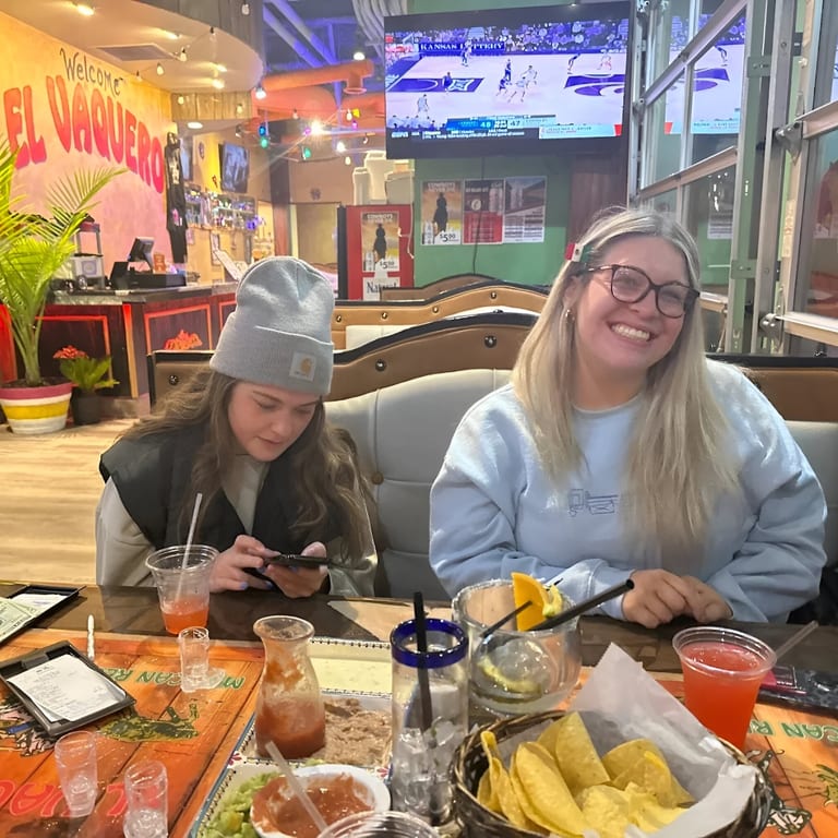 Cozy Dining for Everyone 